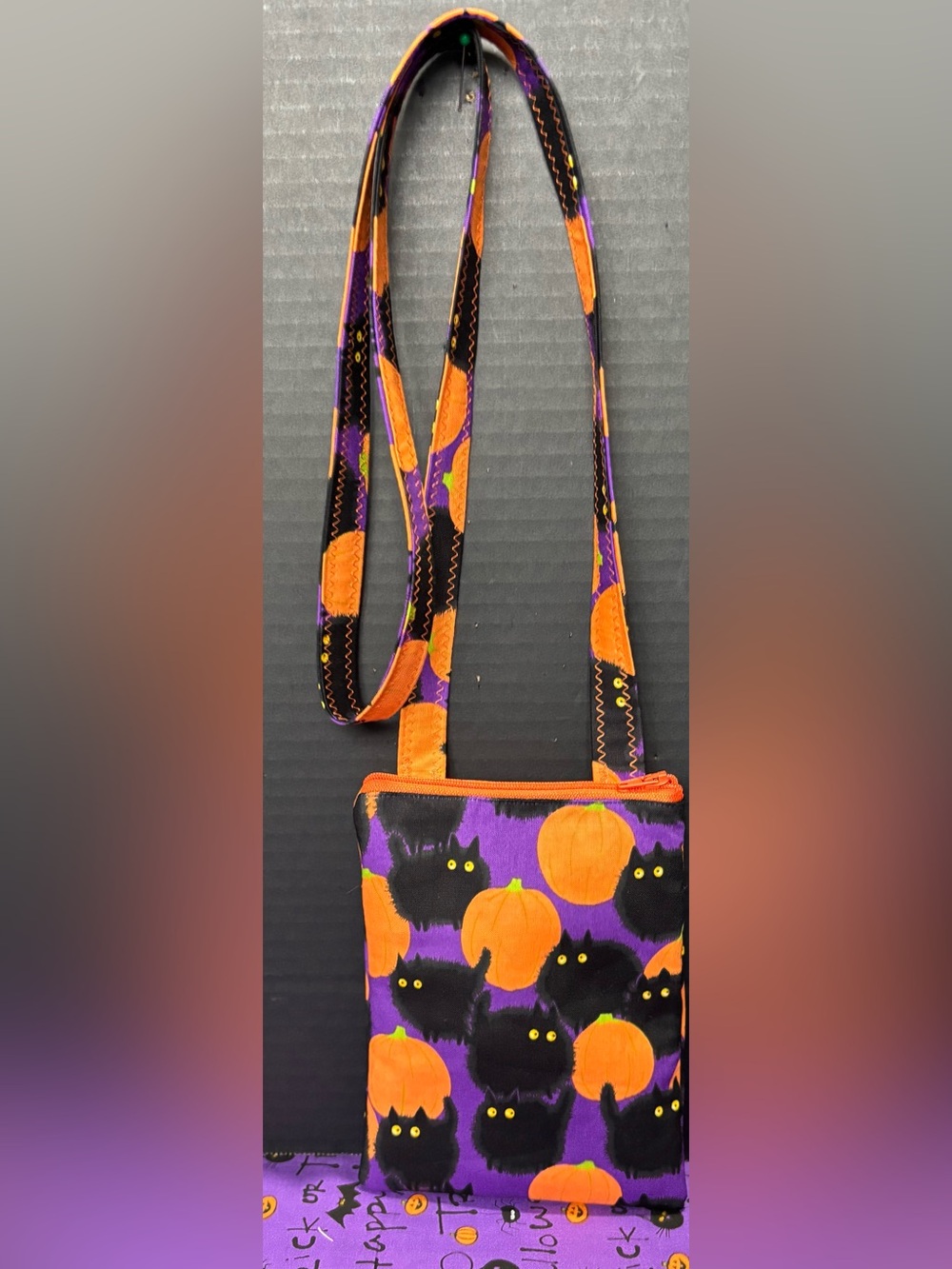 Halloween Scray Cat & Pumpkin Quilted Tote Bag & Phone Pouch W/Pumpkin Bracelets - Picture 5 of 8